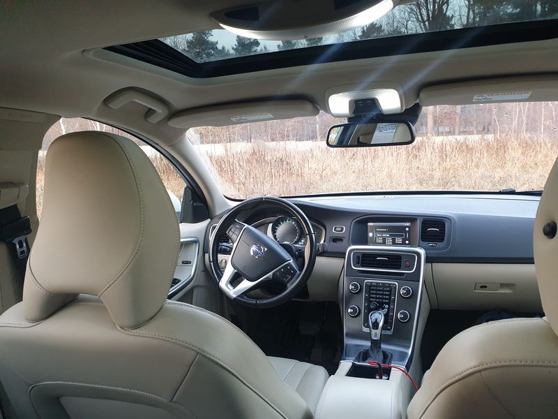 Volvo S60 • 2015 • 148,000 km 12