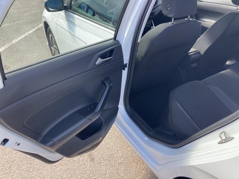 Volkswagen Polo • 2022 • 24,689 km 23