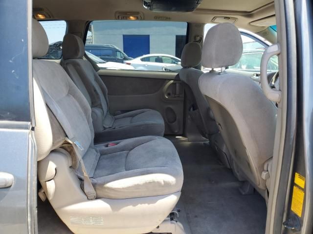 Toyota Sienna • 2004 • 10,000 mi 8