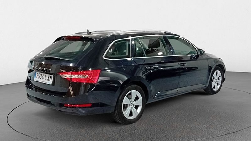 Škoda Superb • 2022 • 19,247 km 4