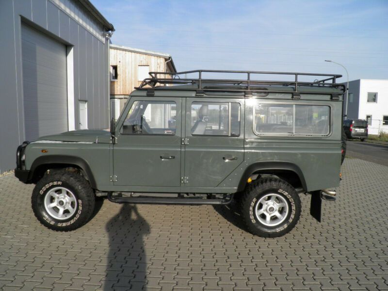 Land Rover Defender • 2010 • 93,000 km 6
