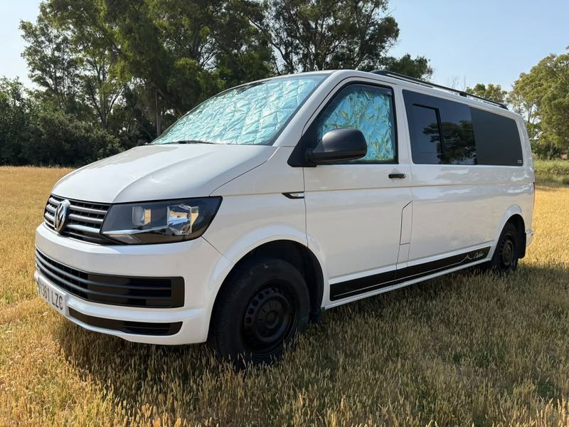 Volkswagen T5 Transporter Shuttle • 2016 • 235,200 km 10