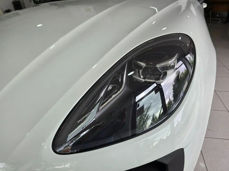 Porsche Macan • 2019 • 95,581 km 10