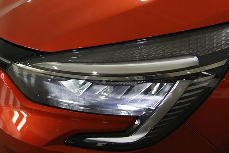 Renault Clio • 2023 • 6,109 km 4