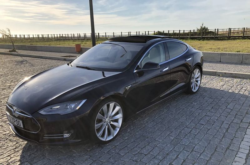 Tesla Model S • 2013 • 114,500 km 1