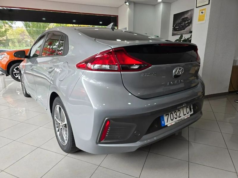Hyundai Ioniq Plug-In Hybrid • 2020 • 51,500 km 3