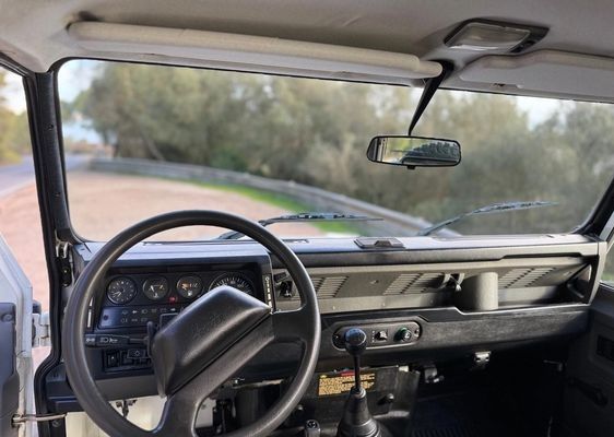 Land Rover Defender • 1998 • 72,000 km 10