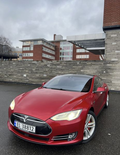 Tesla Model S • 2015 • 125,000 km 3