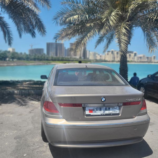 BMW 7 • 2002 • 176,543 km 3
