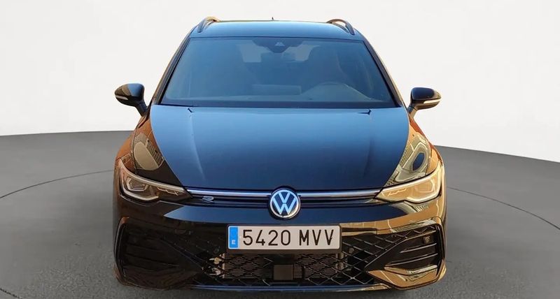 Volkswagen Golf Variant • 2024 • 12,440 km 9