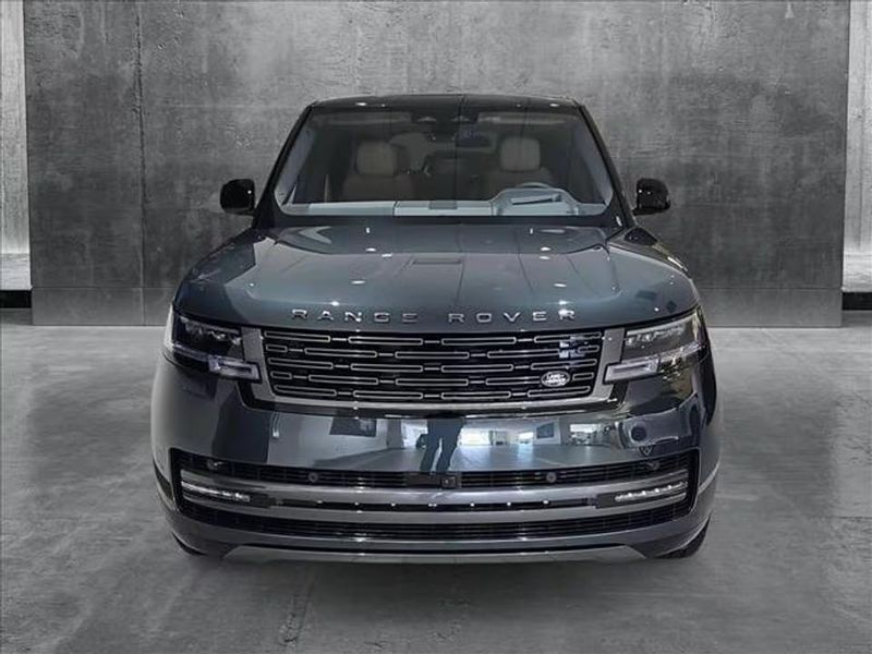 Land Rover Range Rover Sport • 2025 • 15,234 km 2