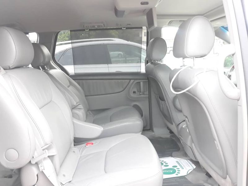 Toyota Sienna • 2006 • 32,345 km 2