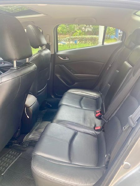 Mazda 3 • 2020 • 49,000 km 5