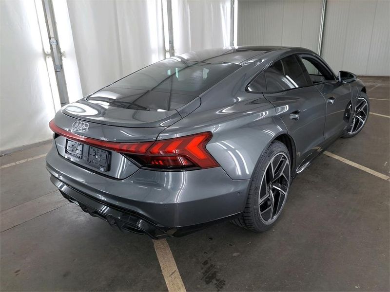 Audi e-tron • 2021 • 22,000 km 3