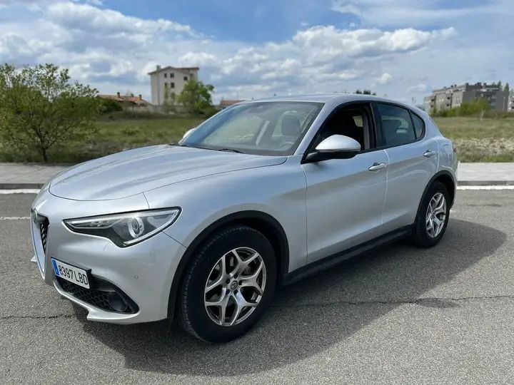 Alfa Romeo Stelvio • 2019 • 25,000 km 1