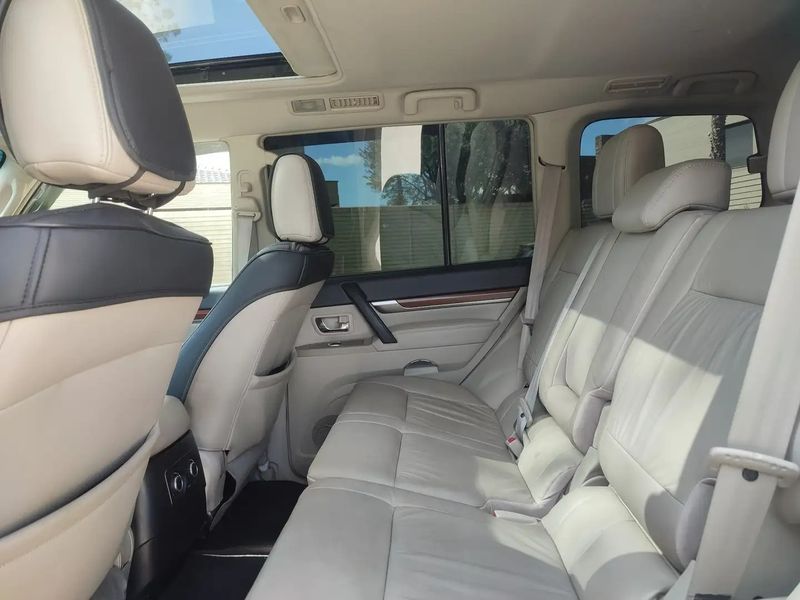 Mitsubishi Montero • 2009 • 155,000 km 3