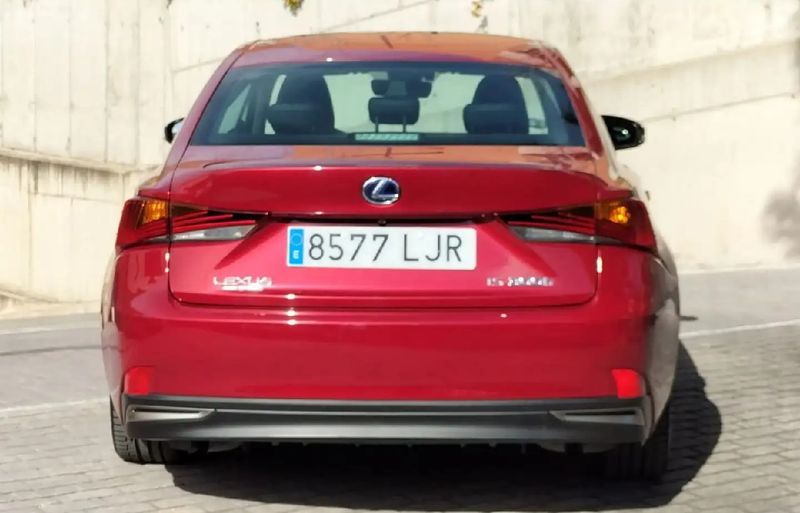 Lexus IS • 2020 • 89,000 km 3