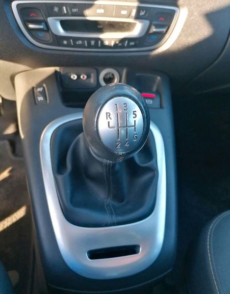 Renault Scénic • 2009 • 350,000 km 2