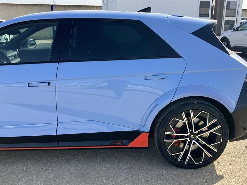 Hyundai Ioniq Electric • 2024 • 20,256 km 14