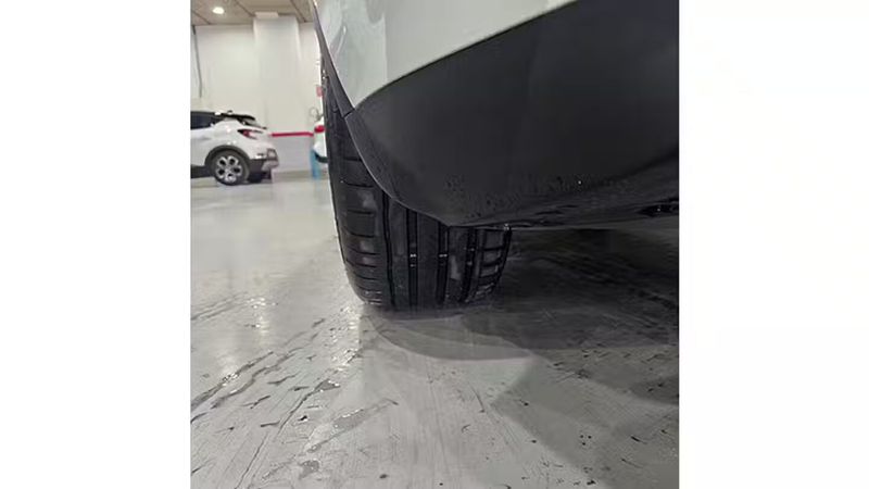 Tesla Model Y • 2024 • 7,925 km 18