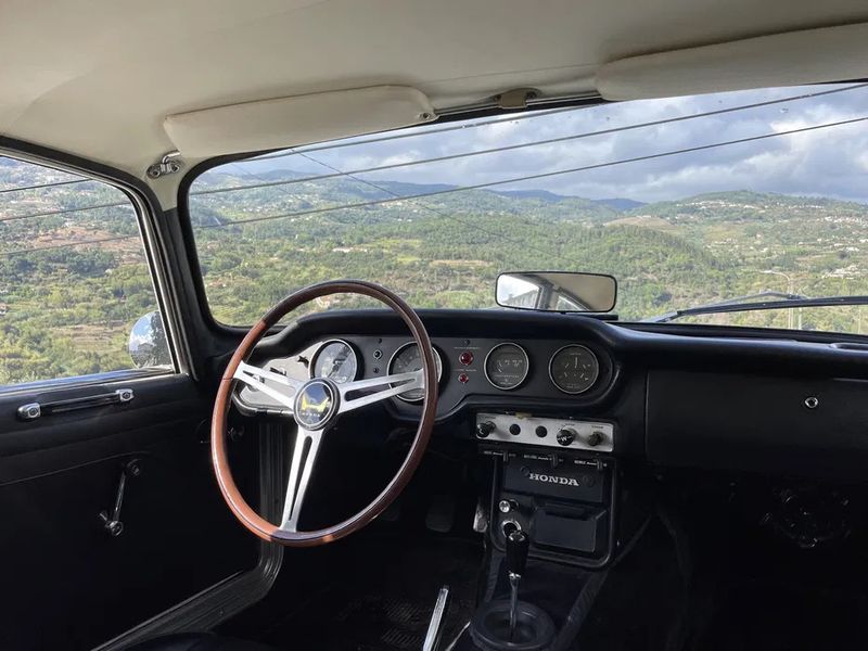 Honda S2000 • 1968 • 70,000 km 3