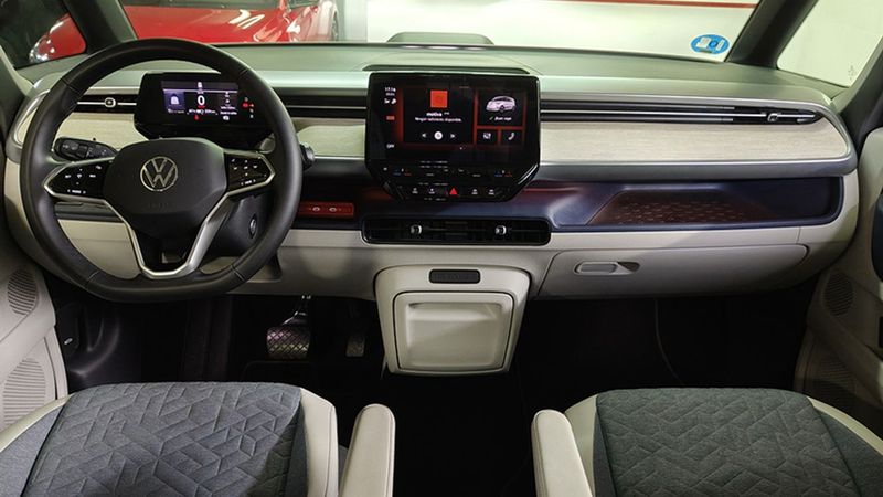 Volkswagen Multivan • 2023 • 21,518 km 5