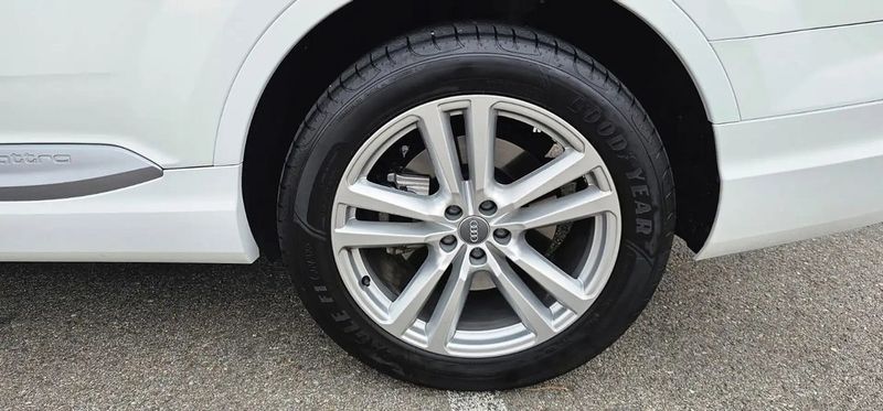 Audi Q7 • 2016 • 64,900 km 9