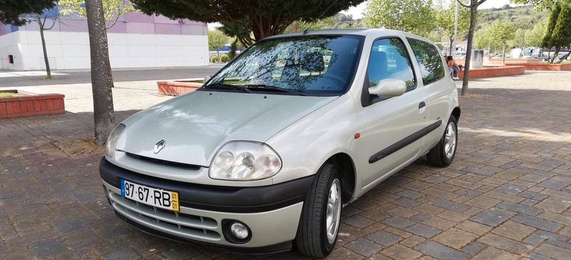 Renault Clio • 2001 • 119,999 km 1