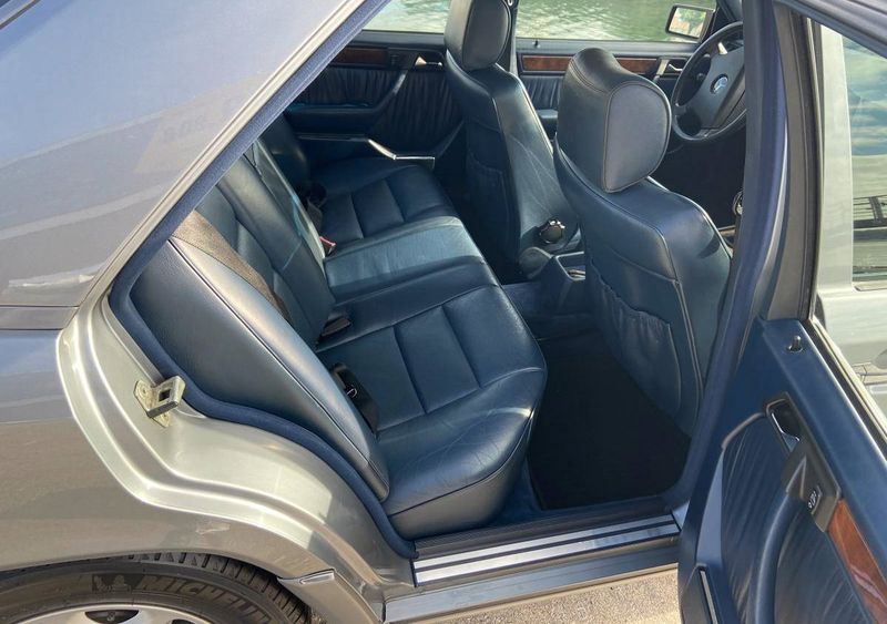Mercedes-Benz E • 1990 • 170,000 km 7
