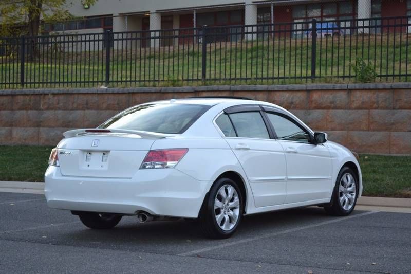 Honda Accord • 2008 • 83,000 km 3