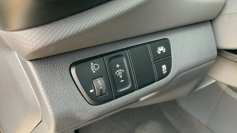 Hyundai Ioniq Hybrid • 2018 • 83,500 km 14