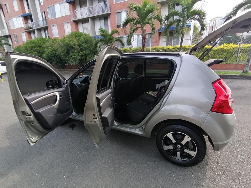 Renault Sandero • 2012 • 95,000 km 7