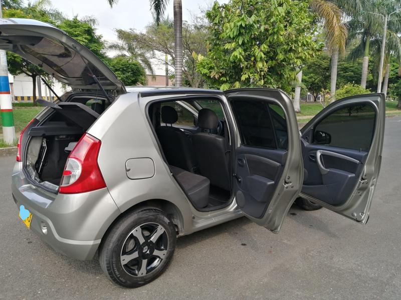 Renault Sandero • 2012 • 95,000 km 5