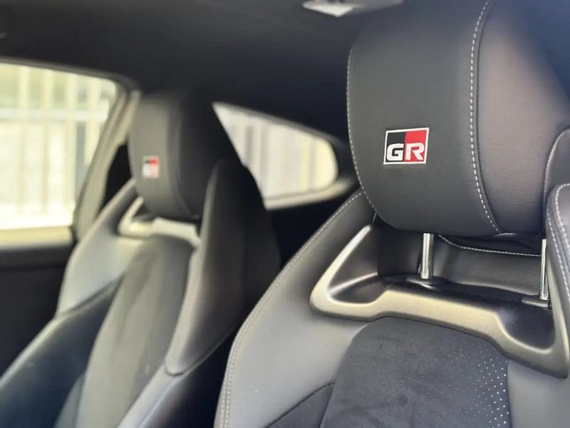 Toyota Yaris • 2024 • 1,960 km 5