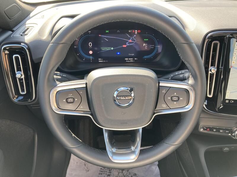 Volvo XC40 • 2023 • 16,708 km 11