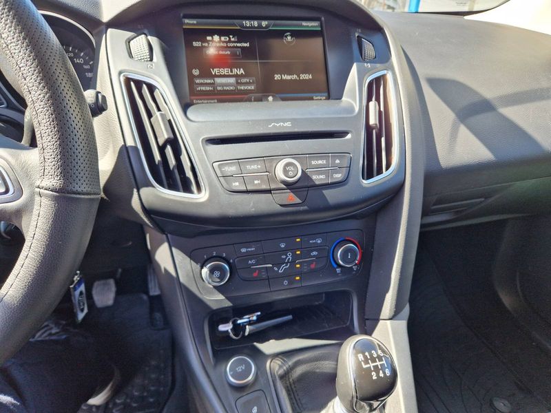 Ford Focus • 2016 • 86,000 km 4