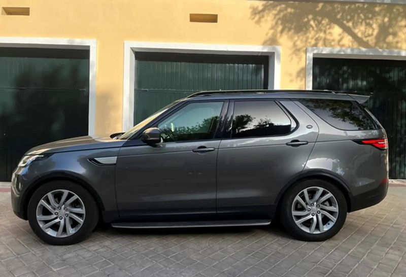 Land Rover Discovery • 2017 • 146,000 km 4