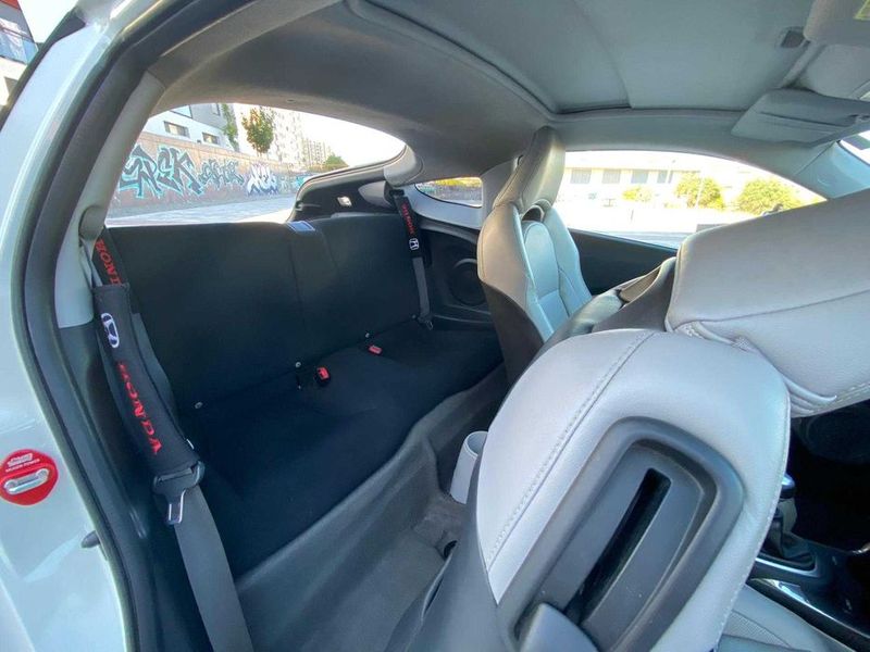 Honda CR-Z • 2010 • 127,000 km 2