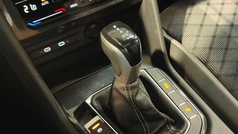 Volkswagen Tiguan • 2023 • 9,499 km 5