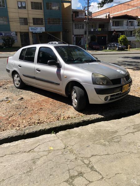 Renault Symbol • 2003 • 300,000 km 4