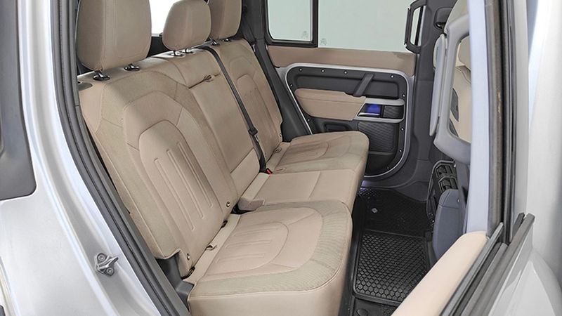 Land Rover Defender • 2020 • 70,205 km 13