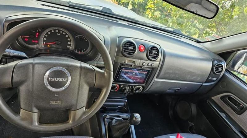 Isuzu D-MAX • 2007 • 200,000 km 4