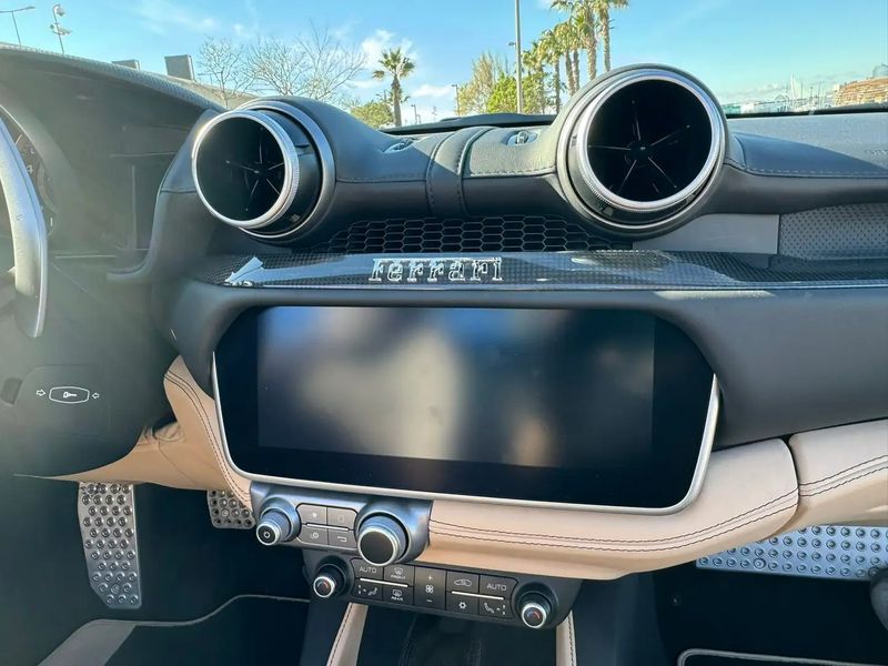 Ferrari Portofino • 2020 • 17,600 km 30