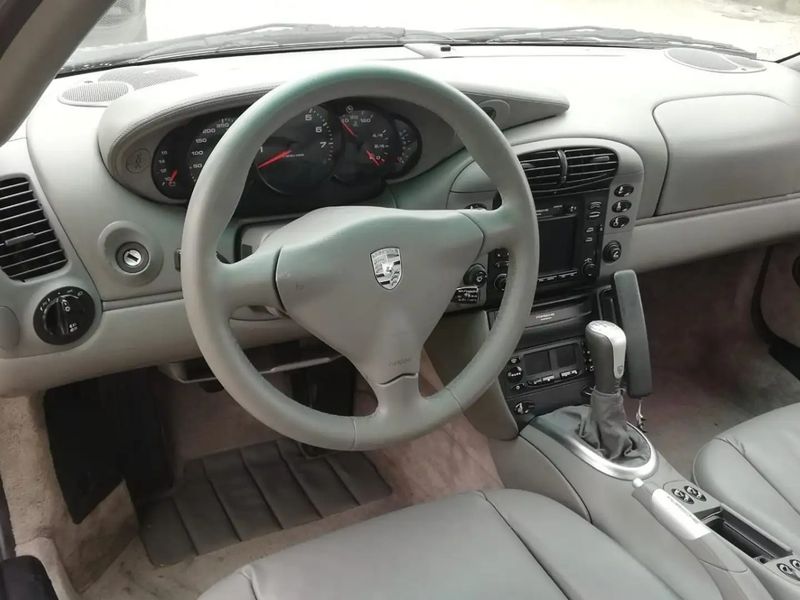 Porsche 911 • 1999 • 124,000 km 8