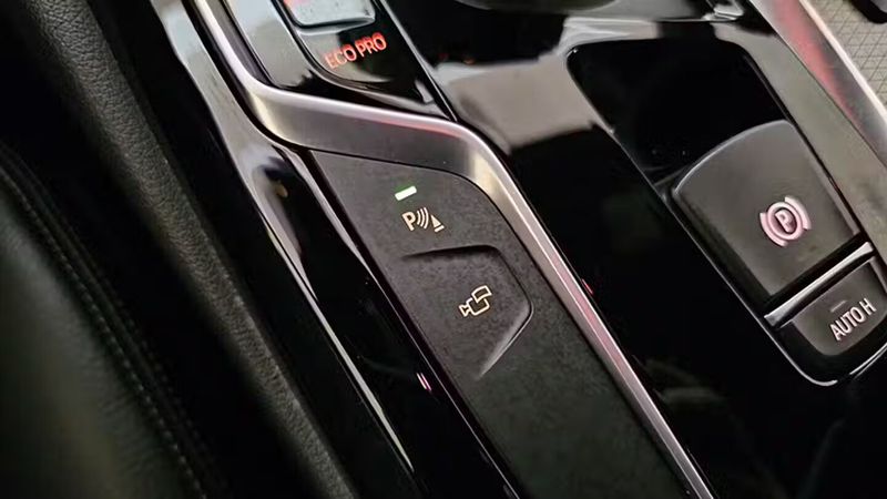 BMW 5 Series • 2017 • 110,173 km 24