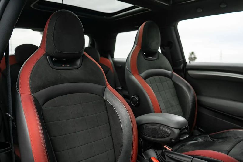 MINI Cooper • 2016 • 89,000 km 4