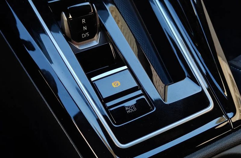 Volkswagen Golf Variant • 2024 • 12,440 km 14