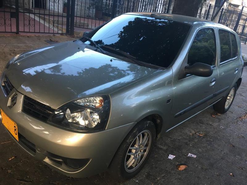 Renault Clio • 2015 • 94,000 km 3