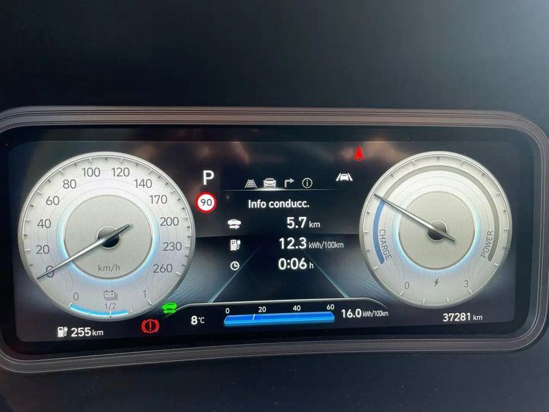 Hyundai Kona • 2022 • 37,200 km 6