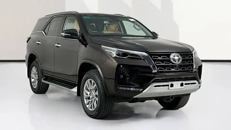 Toyota Fortuner • 2024 • 12,562 km 1